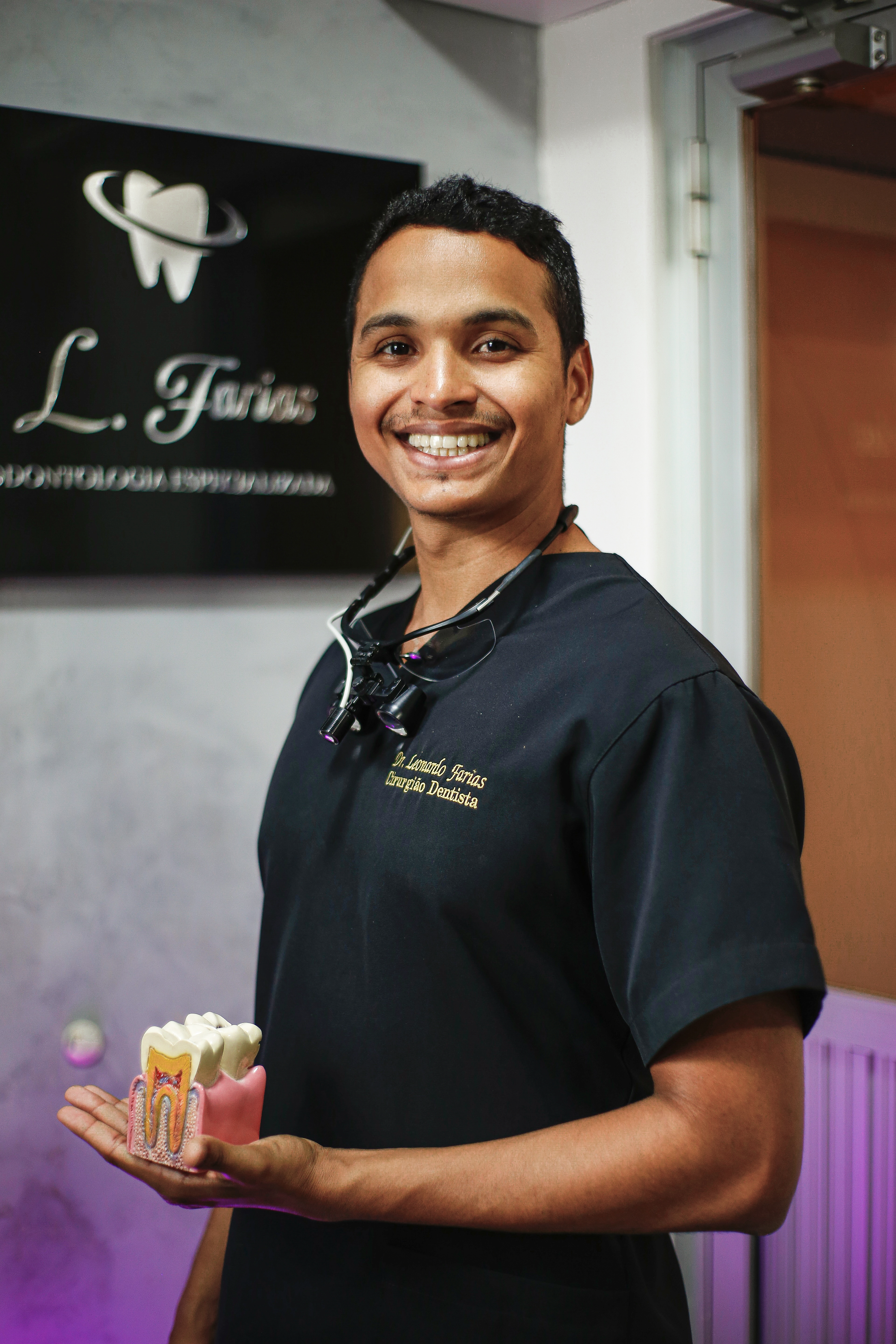 Dr. Leonardo Farias – Cirurgião-Dentista